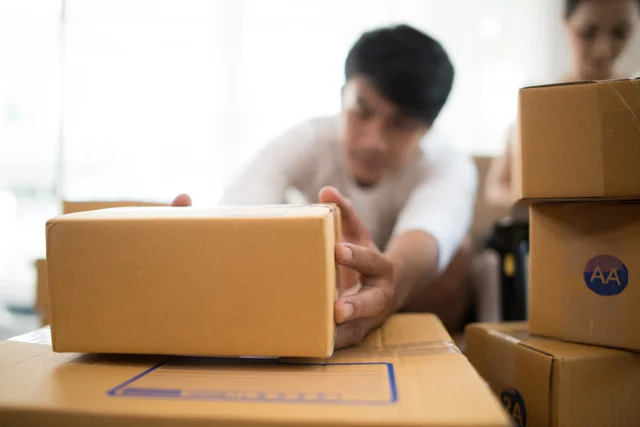 Seller Jualan di Luar Marketplace? Retur Paket Jadi Tantangan Baru