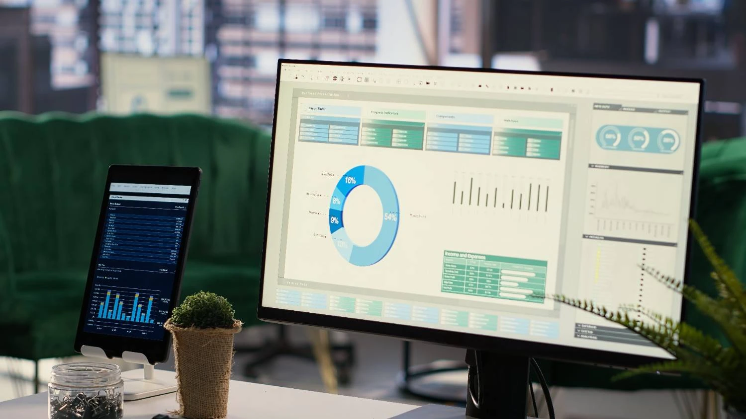 AI analisis bisnis melalui Smart Analysis Everpro yang menampilkan dashboard end-to-end untuk memantau performa iklan, penjualan, operasional, dan pengiriman.
