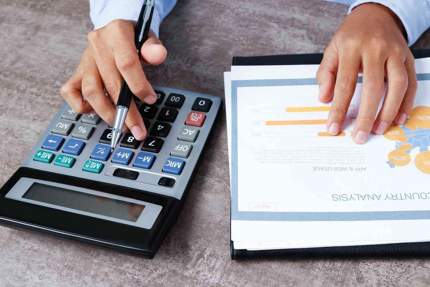 Cara menekan biaya operasional bisnis dengan AI melalui analisis laporan keuangan, kalkulator, dan dokumen operasional bisnis.