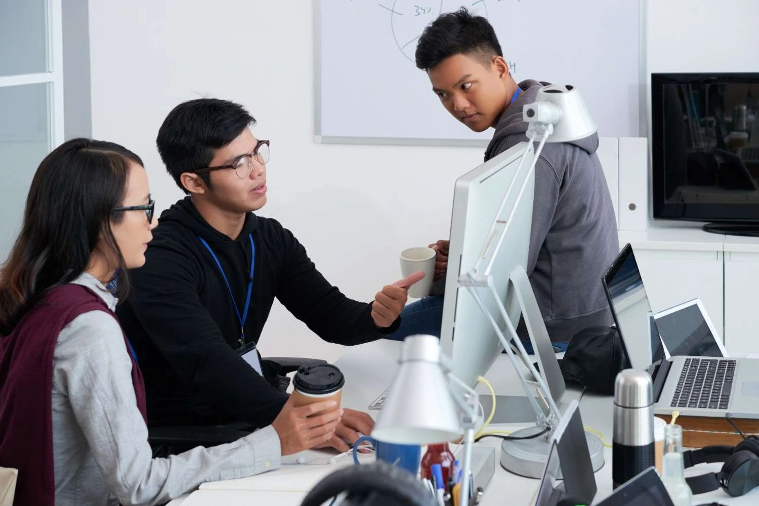 Smart CRM Everpro Agentic membantu bisnis mengubah data pelanggan menjadi customer insight berbasis AI untuk meningkatkan repeat order dan customer retention.