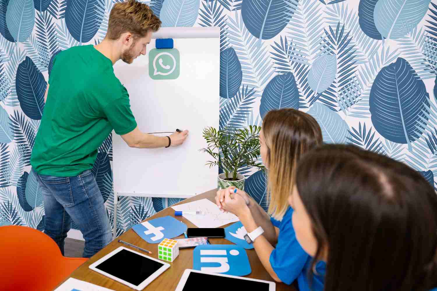 Cara upload katalog produk ke WhatsApp Business di HP dan web