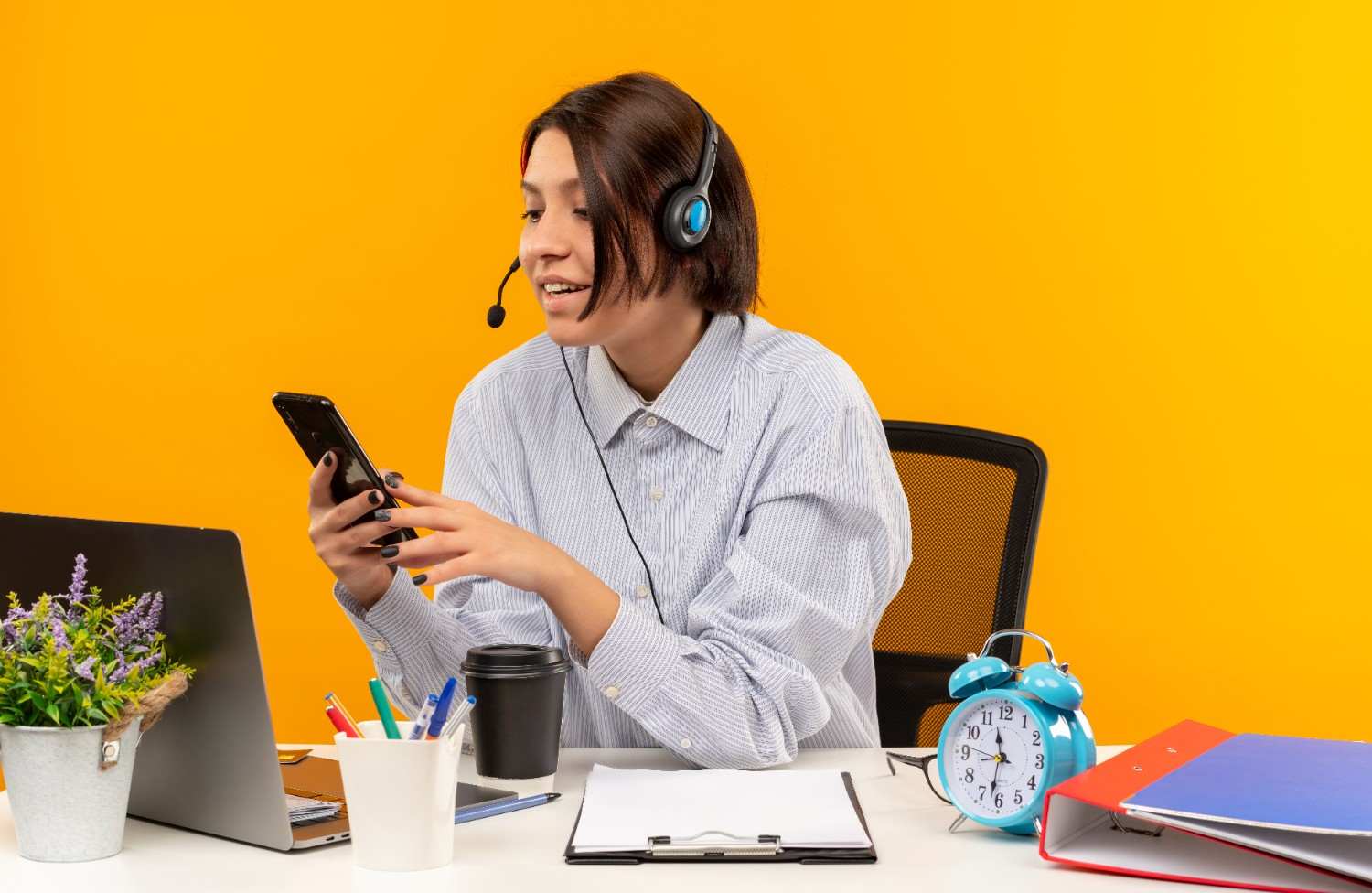Chat pelanggan lama dibalas karena antrean pesan WhatsApp bisnis menumpuk.